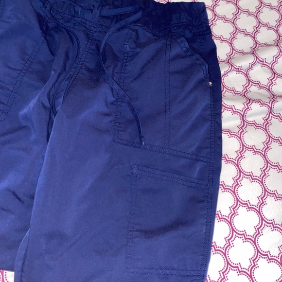 Navy work scrubs - Picture 6 of 7